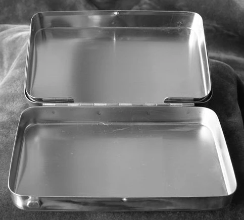 Mohel's tool box with latch